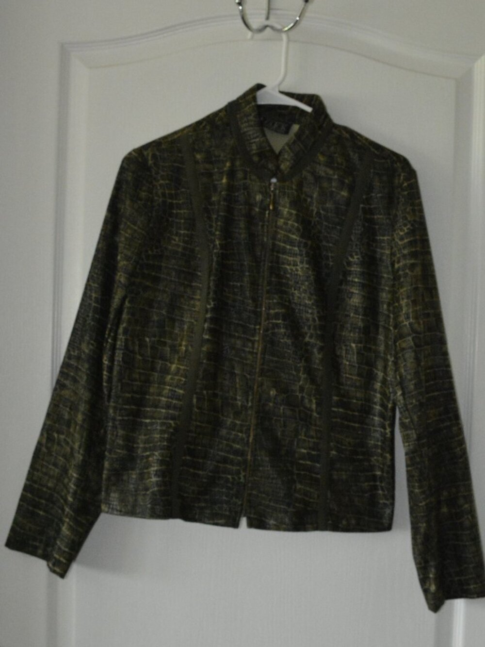 Click Women's Faux Snake Skin Print Full Zip Jacket no sz tag approximately M-L